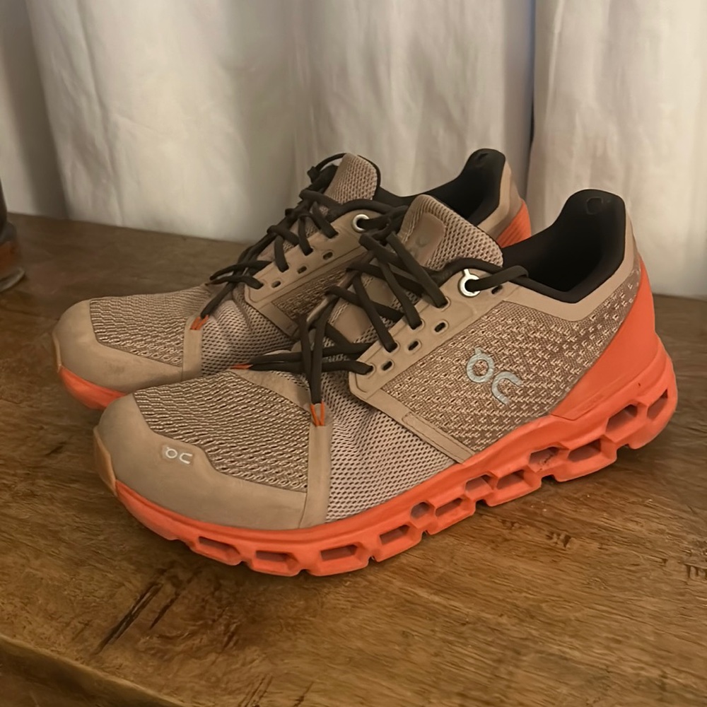 On Cloud tennis shoe
